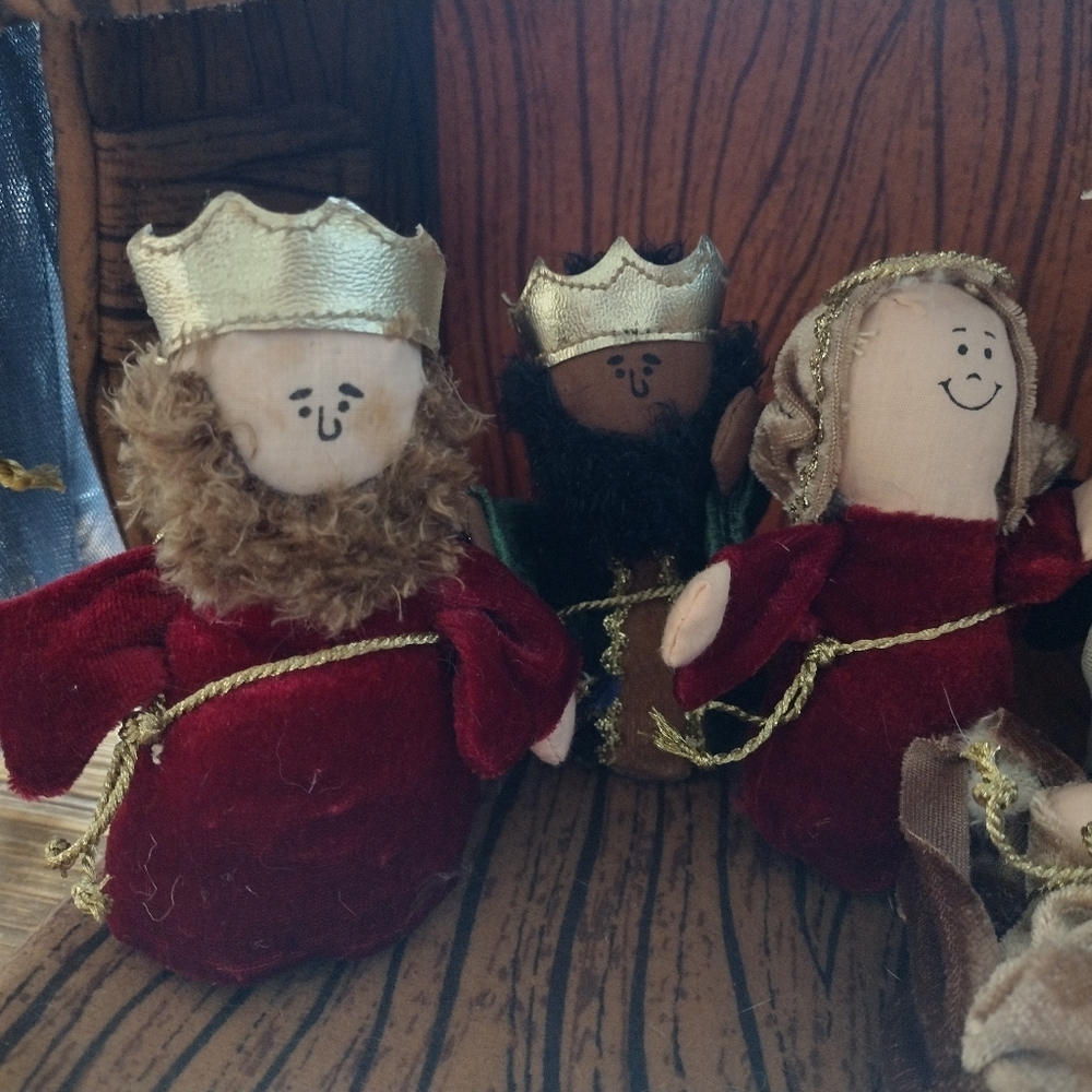 Dan Dee Nativity Set - Picture 4 of 6